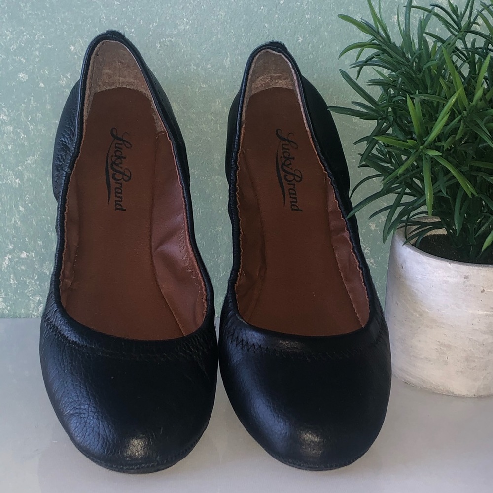 Lucky Brand blk leather flat size 7.5